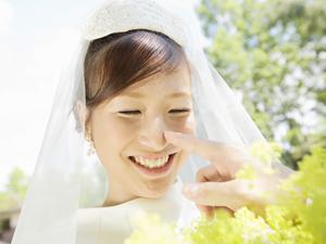 婚約指輪を購入する事が出来ます